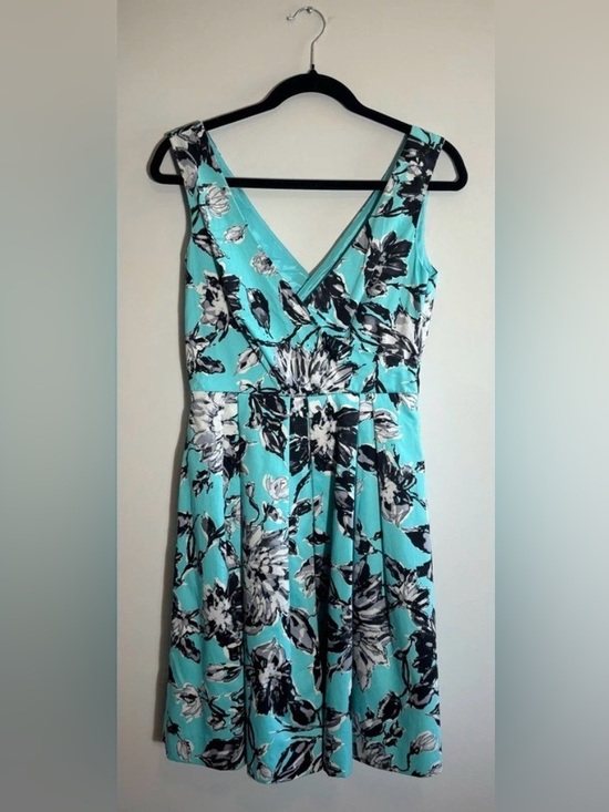 Taylor Dresses & Skirts - Taylor Floral Pleated Sundress – V-Neck, Turquoise Black White Print, Size 2